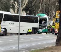Un choque de dos autocares en la Diagonal de Barcelona causa 51 heridos, cuatro críticos