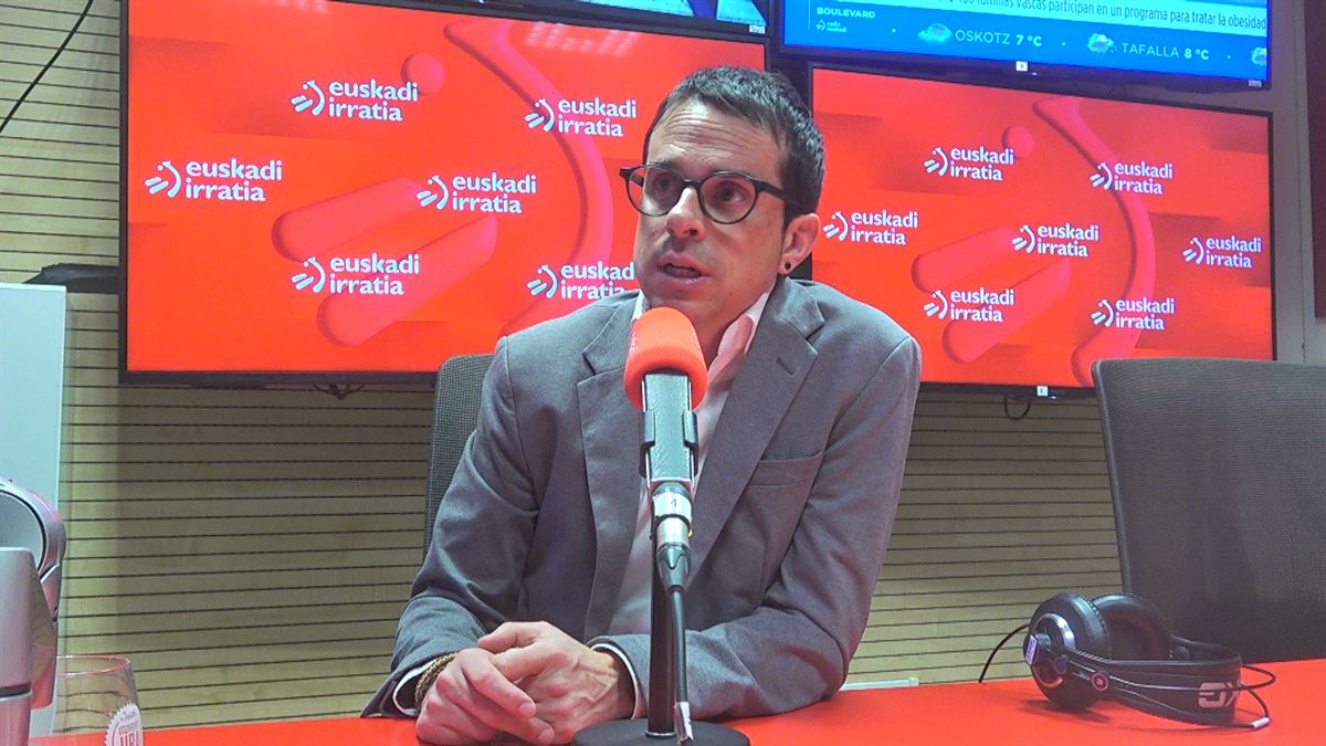Pello Otxandiano en Euskadi Irratia. Foto: EITB