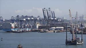 CK Hutchison konpainiak BlackRock buru duen partzuergo bati saldu dizkio Panamako portuak