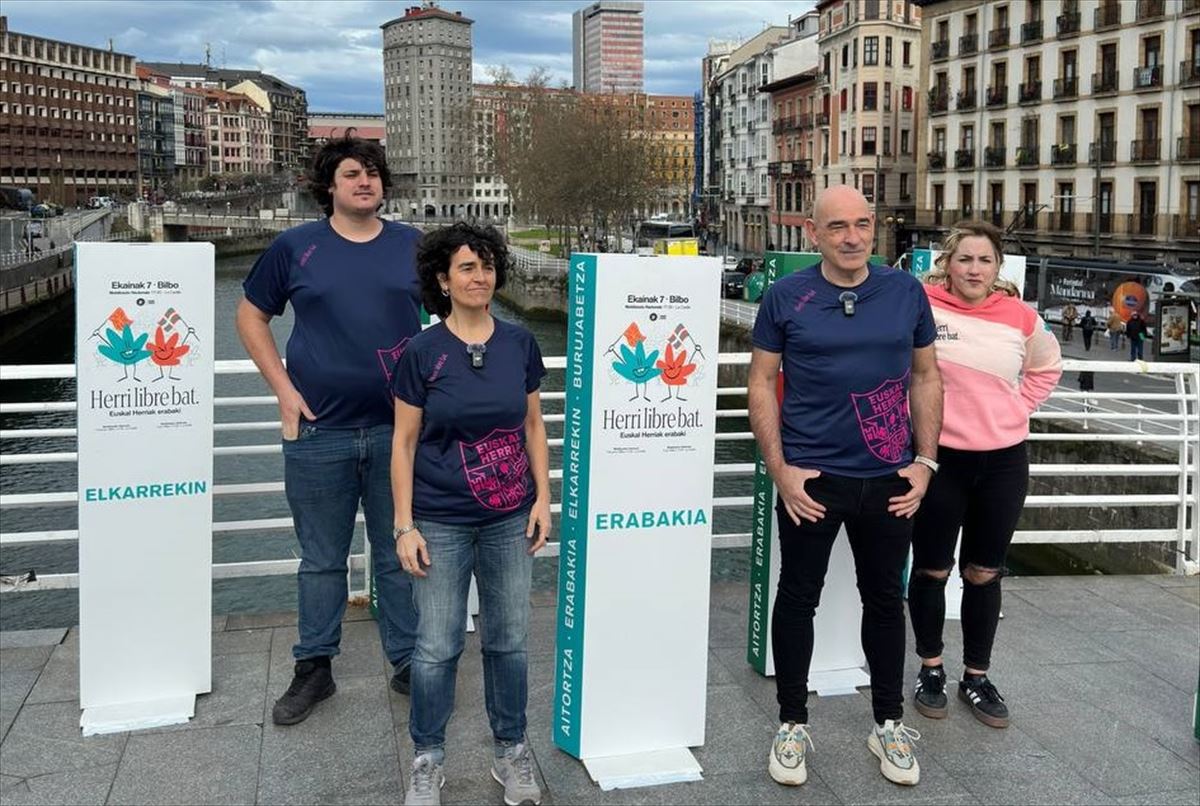 Representantes de Gure Esku, hoy, en Bilbao. Foto: EFE