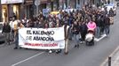 Ehun bat pertsonak manifestazioa egin dute Basaurin, Kareagako suteak kaltetutakoei babesa adierazteko
