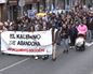Un centenar de personas se manifiestan en Basauri en apoyo a los afectados por el incendio del El Kalero