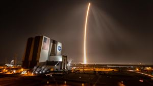 La misión de la sonda Athena finaliza tras caer de lado y dentro de un cráter en su intento de alunizar