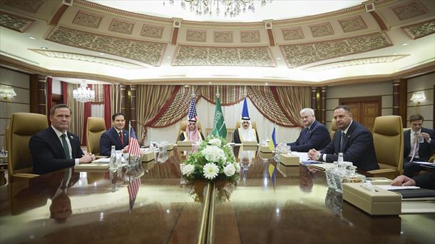 Ukrainak eta AEBk gaur Saudi Arabian egindako bilera. EFE