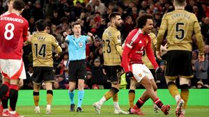 La Real Sociedad cae en Old Trafford tras sufrir un mal arbitraje, y queda eliminada de la Liga Europa (4-1)