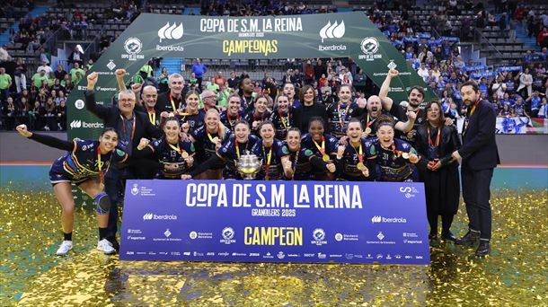Tercera Copa de la Reina consecutiva para Bera Bera. Foto: Federación Española de Balonmano.