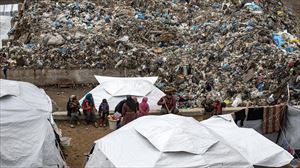 Palestinos desplazados establecen un campamento 
