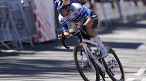 Roglicek bere bigarren Volta irabazi du, Ayuso azken etapan garaituta