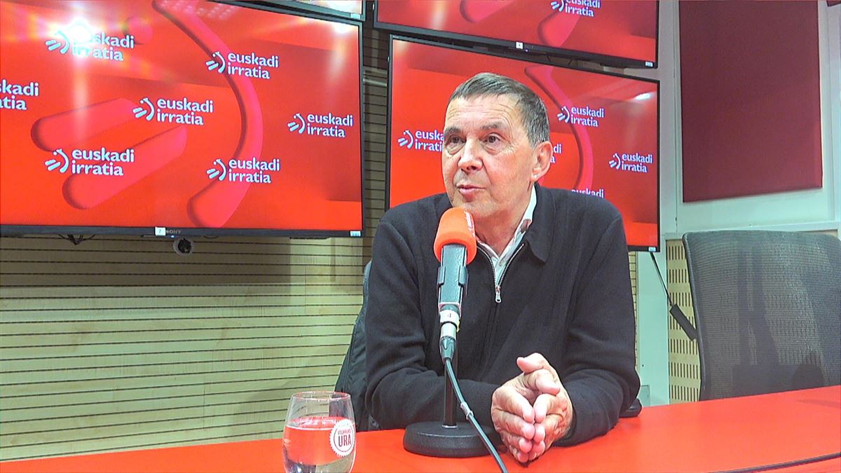 Otegi, en los estudios de Euskadi Irratia. 