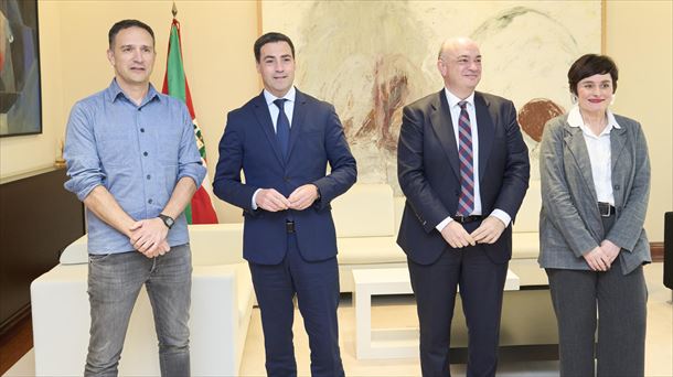 Batzarra Ajuria Enea jauregian. Argazkia: EFE