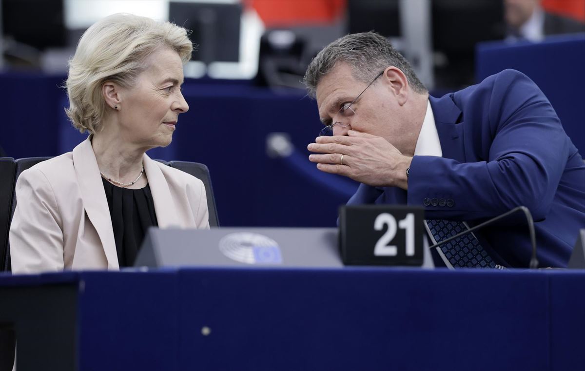 Ursula Von der Leyen y el comisario de Comercio, Maros Sefcovic, en una imagen de archivo