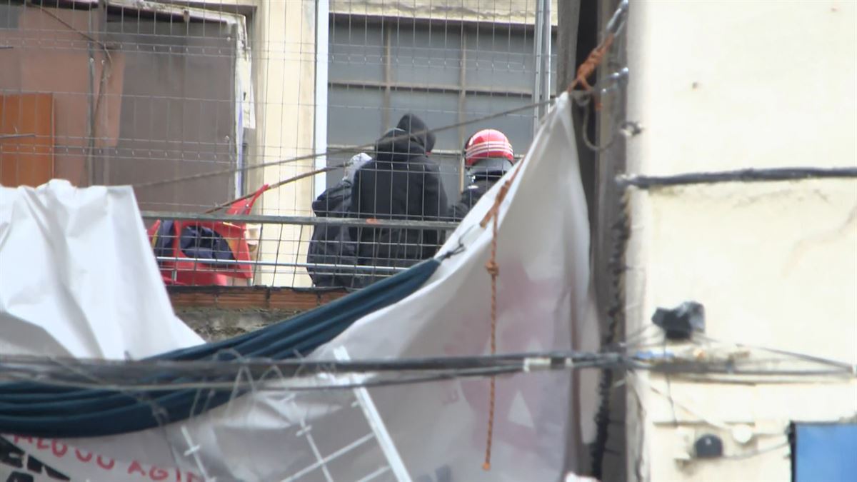 La Ertzaintza entra en el gaztetxe de Rekalde e identifica a los jóvenes que estaban encerrados