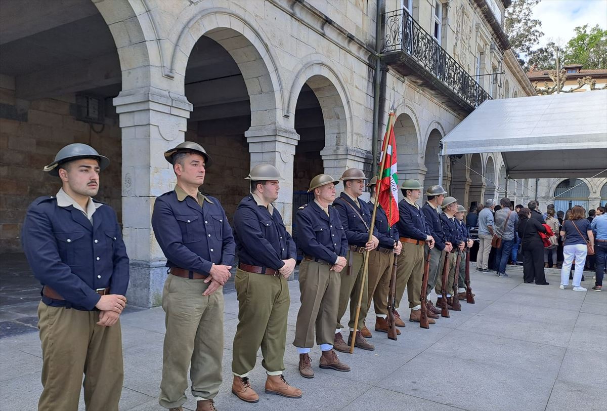 Gernika Batailoia irudikatu dute