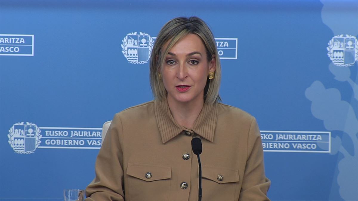 La portavoz del Gobierno vasco, María Ubarretxena, hoy, en rueda de prensa