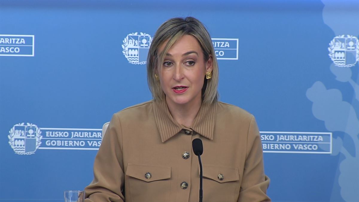 Maria Ubarretxena Eusko Jaurlaritzako bozeramailea, gaur, prentsaurrean