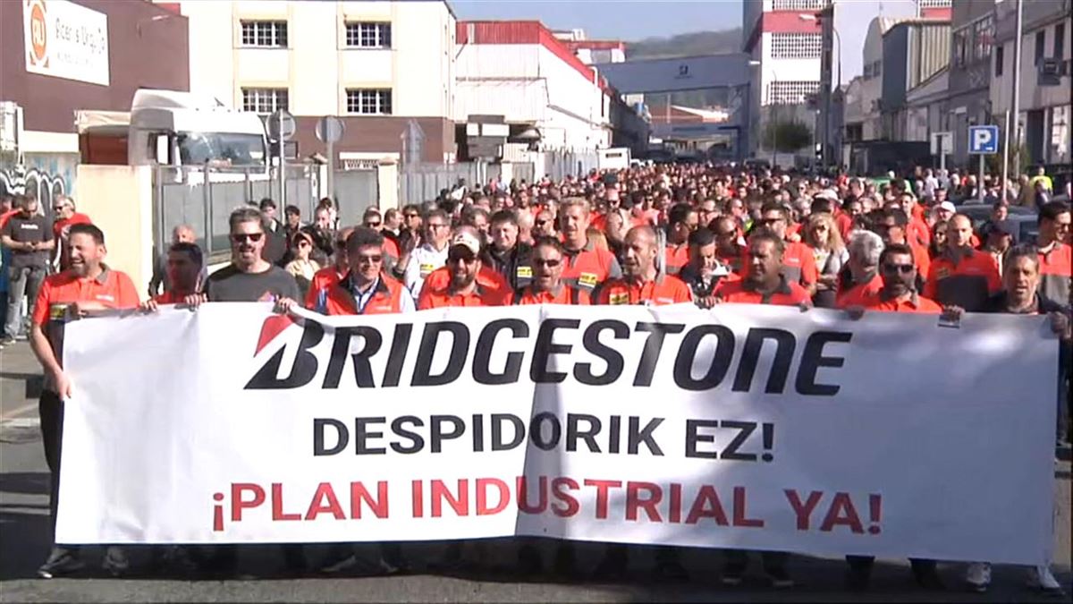 Apirilaren 8an Bridgestoneko langileek egin zuten manifestazioa. Argazkia: EITB Media.