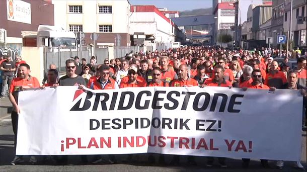Apirilaren 8an Bridgestoneko langileek egin zuten manifestazioa. Argazkia: EITB Media.