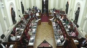 Bizkaiko eta Arabako Batzar Nagusiek zerga-erreforma onartu dute, EAJ, PSE-EE eta E. Podemosen botoekin