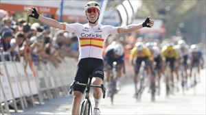 Alex Aranburu se lleva la 3ª etapa de la Itzulia, al decidir los jueces revocar su descalificación