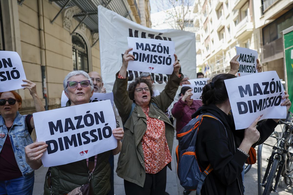 Manifestariek Mazonen dimisioa eskatu dute. Argazkia: EFE