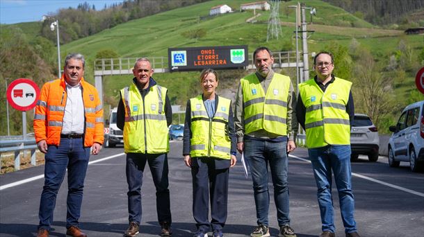 Gipuzkoako diputatu nagusi Eider Mendoza lanak ikuskatzen izan da. Argazkia: Gipuzkoako Aldundia