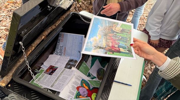 Proiektu fotovoltaikoak gaitzetsi dituzte Zuiako herritarrek ekinaldi kolektibo batean