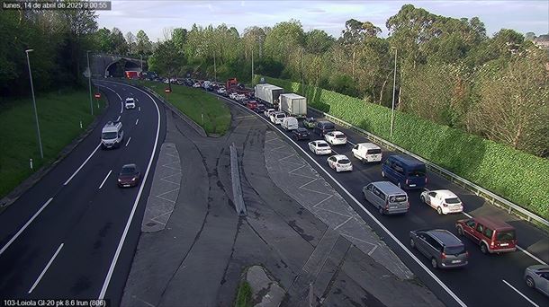 Auto-ilarak GI-20 errepidean. Argazkia: @TrafikoEJGV