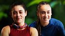 Marcela y Maider, las elegidas para una tarea muy especial en el juego de los cangrejos