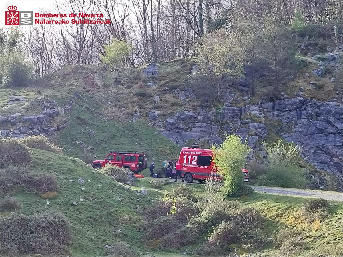 Erreskate taldeak ezbeharraren tokian. Iturria: @bomberos_na