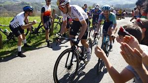 Alex Aranburu, en una etapa de la pasada Itzulia Basque Country. Foto: Europa Press. 