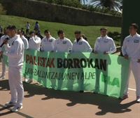 Bonito evento de los palistas en Zierbena para reivindicar su situación