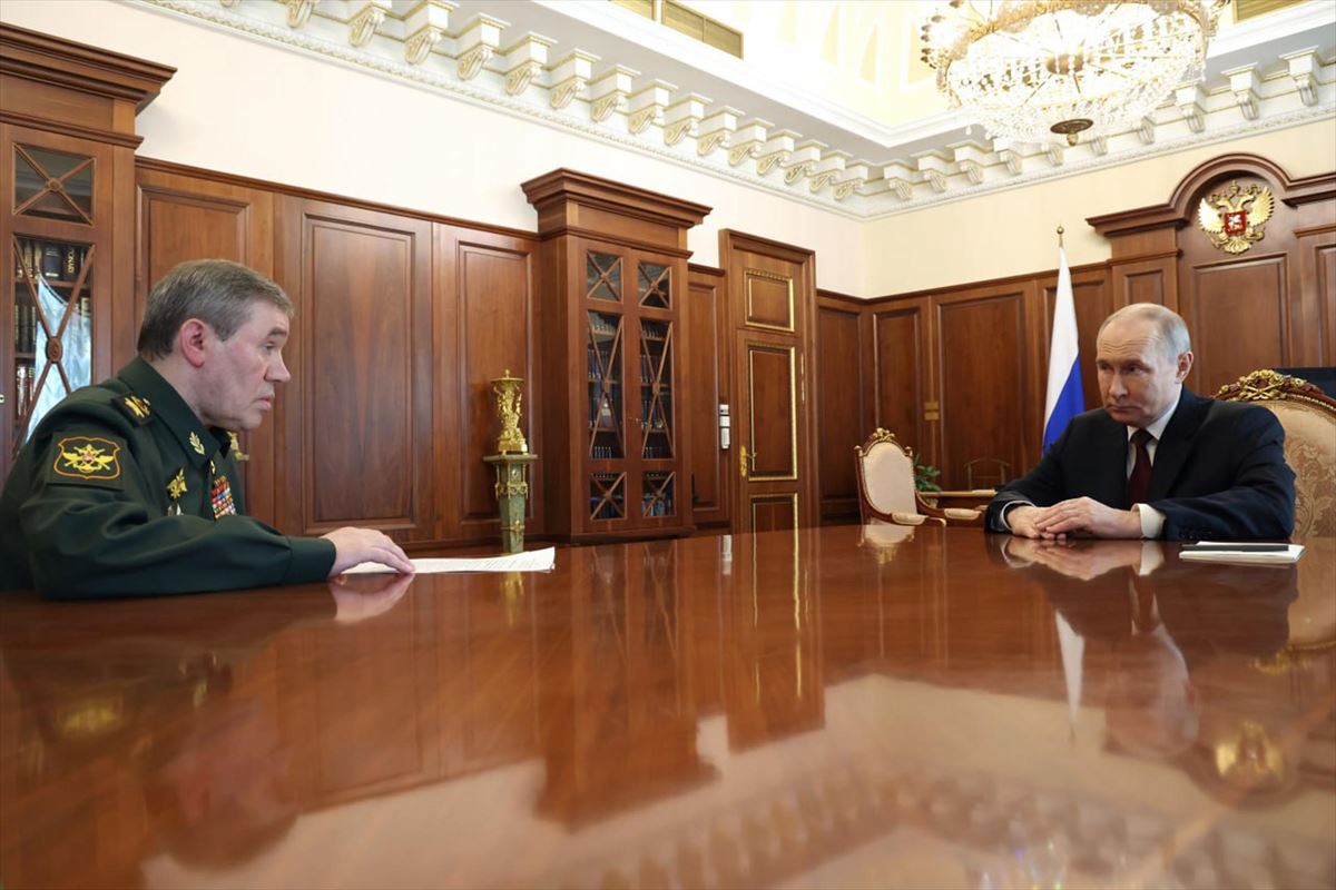 Putin y Gerasimov, este sábado. EFE. 