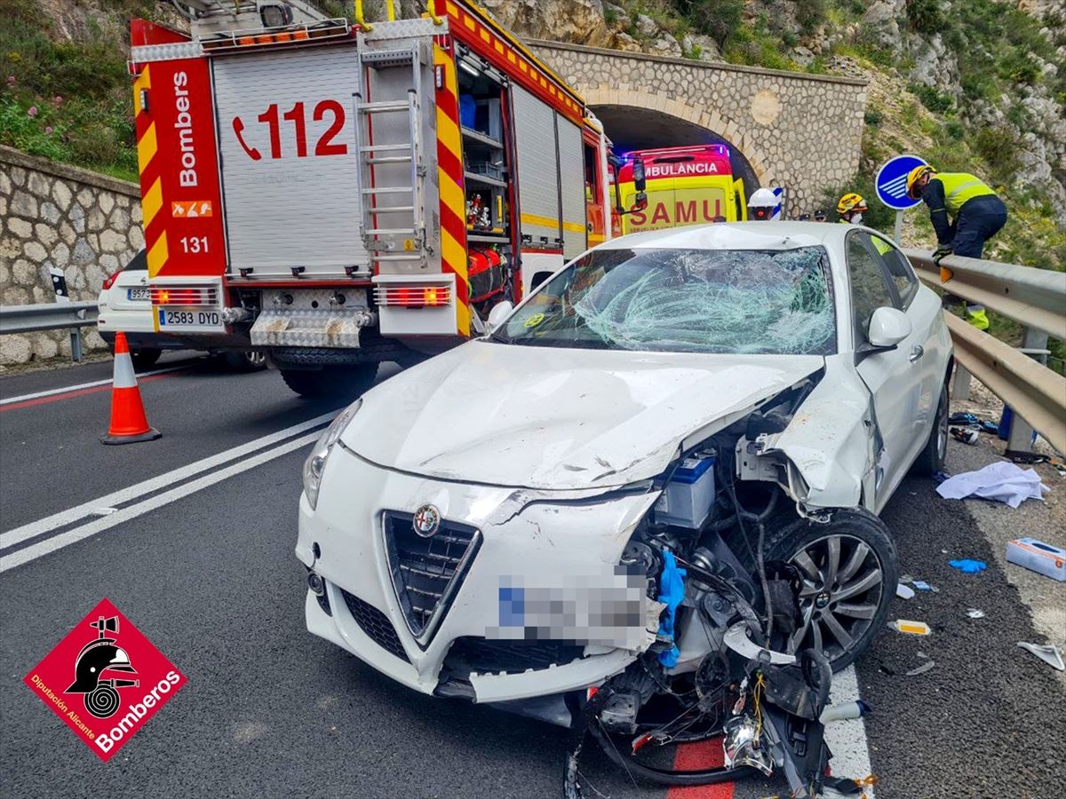 Calpeko istripuan nahastutako autoa. Argazkia: EuropaPress