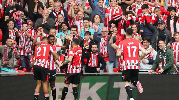 Athleticeko jokalariak gola ospatzen. Argazkia: EFE