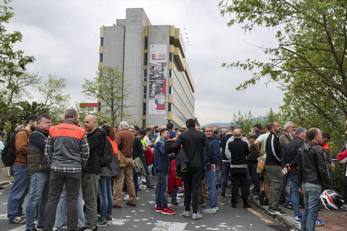 Basauriko Bridgestone lantegiko beharginen greba bat, artxiboko irudian. Argazkia: EFE