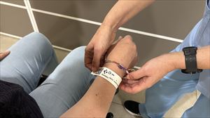 La pulsera que se coloca a los hospitalizados en el sistema de Osakidetza. Imagen: Irekia