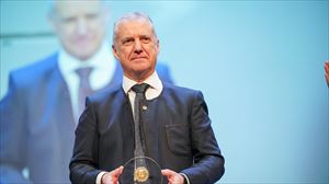 Urkullu, al recibir el premio Sabino Arana el pasado enero. 