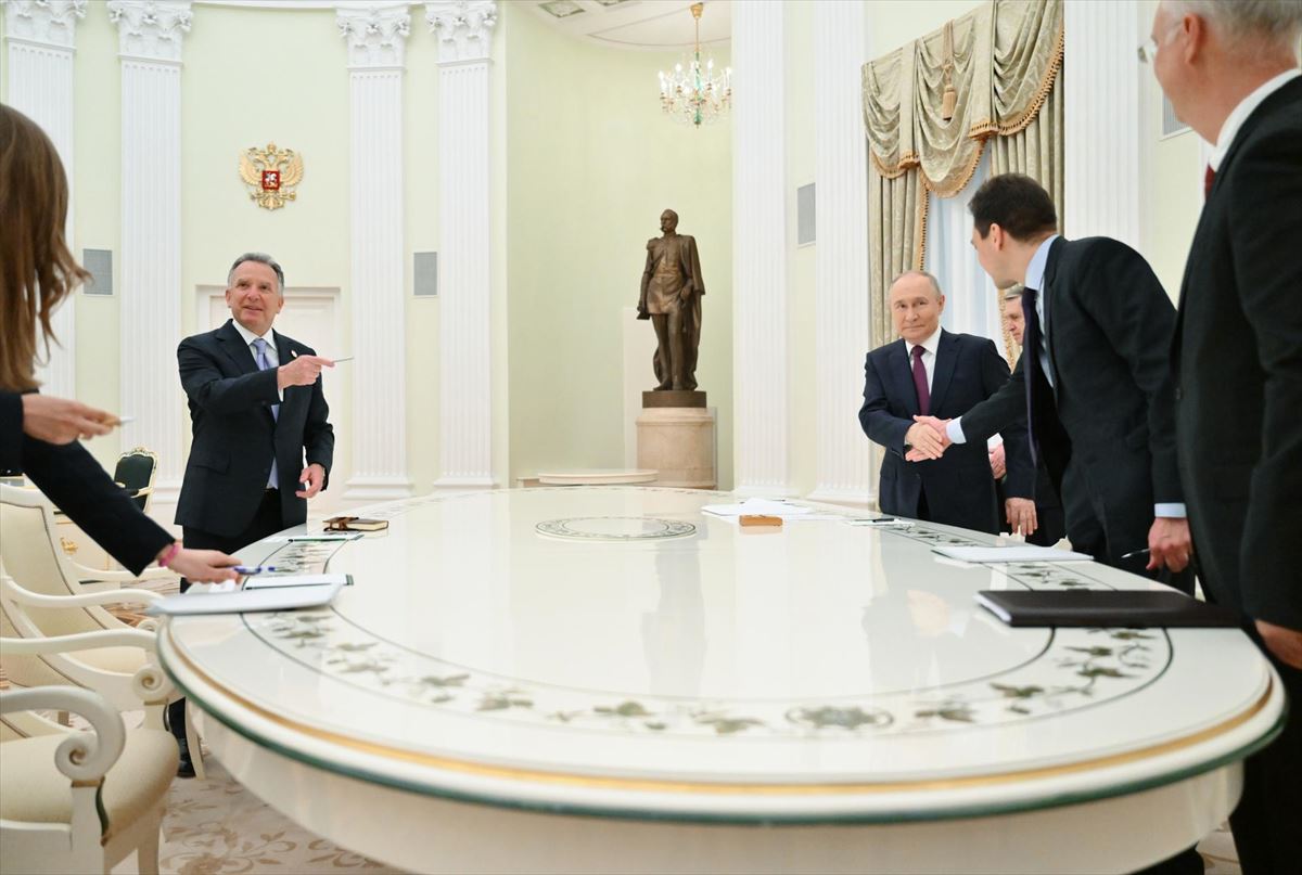 Steve Witkoff eta Vladimir Putin, Moskun (Errusia) egindako batzarrean zehar. Argazkia: EFE