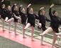 Cientos de dantzaris celebran en Bilbao el Día Internacional de la Danza con su exhibición en la alfombra roja