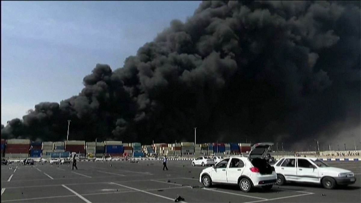 Enorme explosión en el puerto iraní de Bandar Abbas