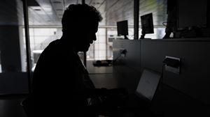 Momento del apagón en una oficina