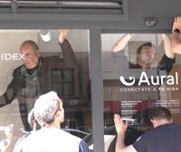 Las puertas de algunos comercios se han quedado bloqueadas por el apagón masivo