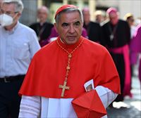 El cardenal condenado por corrupción, Angelo Becciu, renuncia a participar en el cónclave