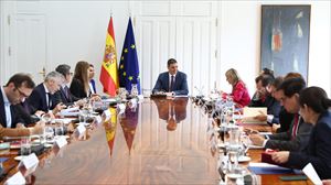 Sánchez se reúne con las eléctricas en Moncloa tras advertir que exigirá responsabilidades