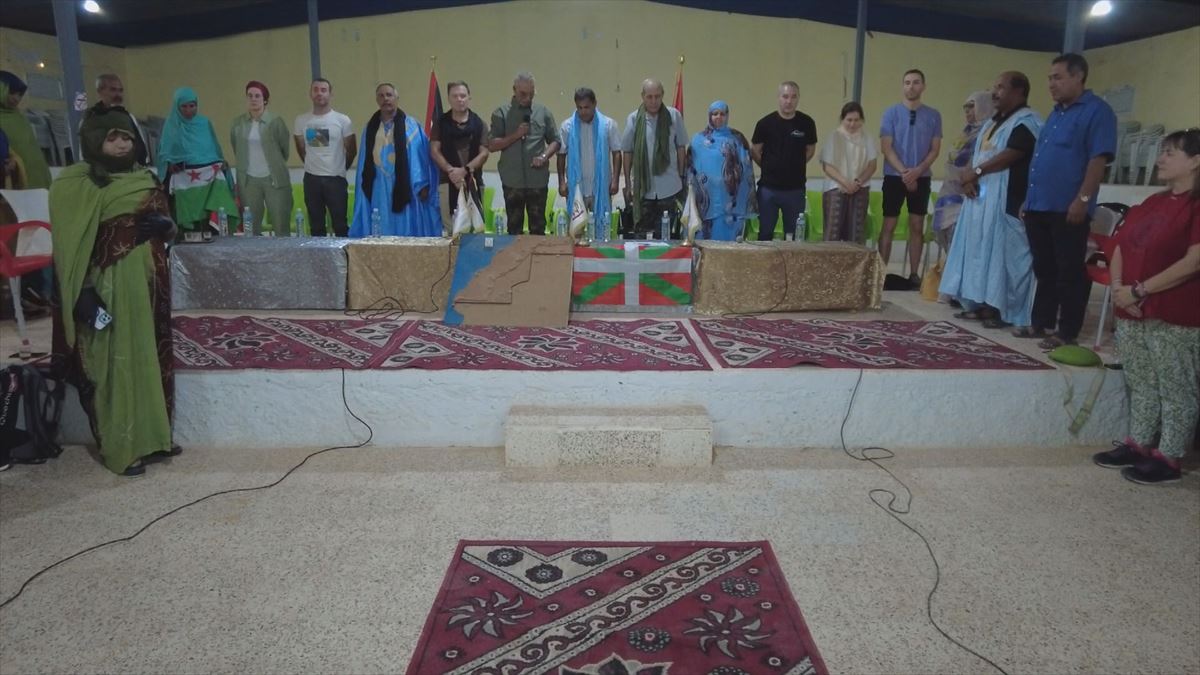 Txomin Aurrekoetxeari iazko urrian Saharan egindako omenaldia. Argazkia: ETIB Media