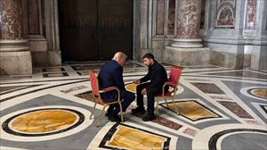 Trump y Zelenski, en el interior de la basílica San Pedro, el pasado sábado. 