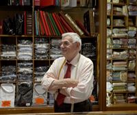 El sastre del Vaticano trabaja a contrarreloj para vestir al próximo papa
