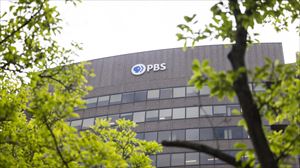 Trump deja a Harvard sin privilegios fiscales y corta la financiación federal a los medios NPR y PBS