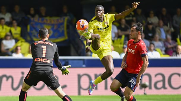Thierno Barry marca el segundo gol del Villarreal. Foto: EFE