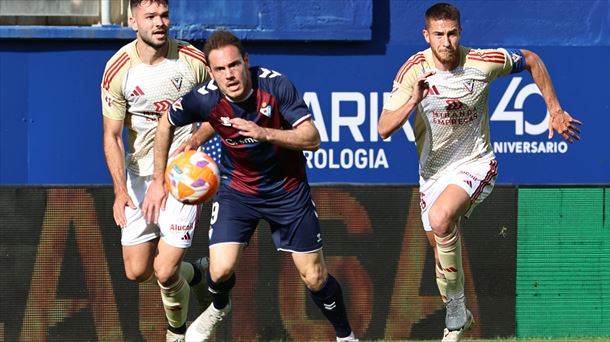 Jon Bautistari txartel gorri atera dio epaileak 31. minutuan. Argazkia: @SDEibar.